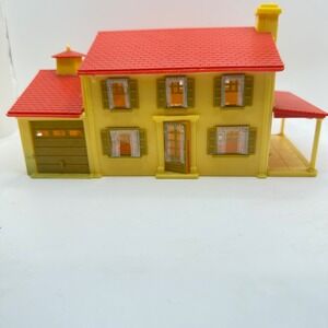 Plasticville O Scale Two Story House W/Garage Vintage Model Train Building